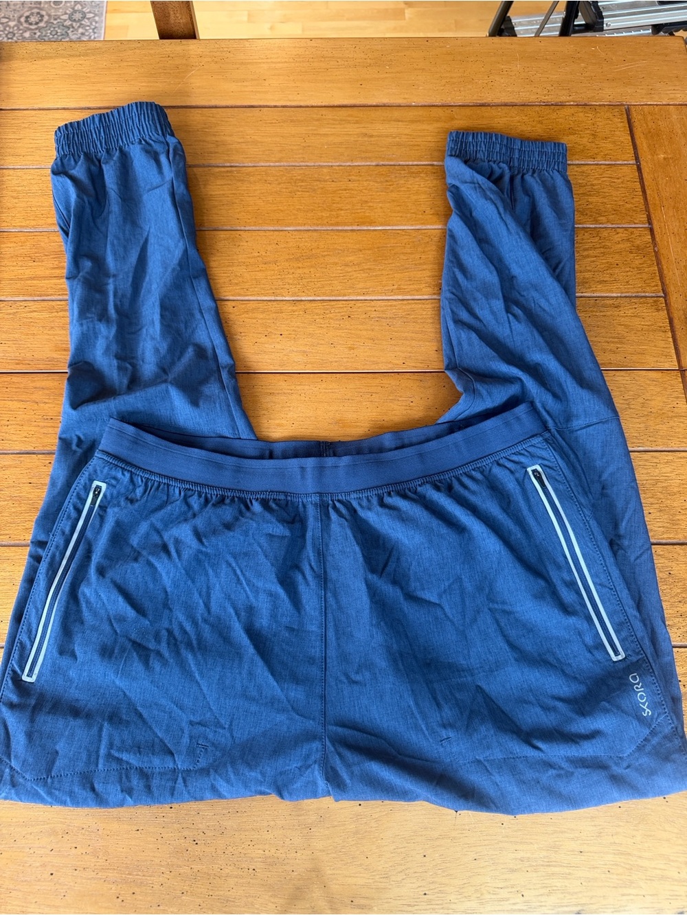 Women’s Skora quick- dry joggers. Size M